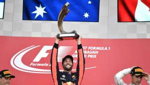 El australiano Daniel Ricciardo celebró a lo grande su primer triunfo de la temporada.