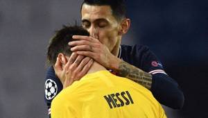 Di María consoló a Messi cuando el PSG eliminó al Barcelona de la Liga de Campeones.