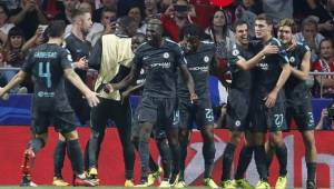 Los jugadores del Chelsea festejando la anotación de Batshuayi.
