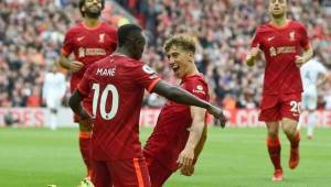 Liverpool derrotó al Burnley y toma la punta en este arranque del campeonato inglés.