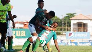 Bromas y ambiente de camaradería se respira en Platense. El cuadro selacio espera sellar el domingo el pase a la final. Foto Neptalí Romero