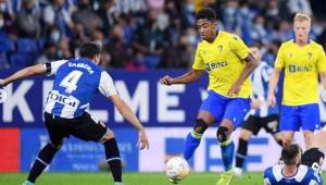 El delantero hondureño Choco Lozano en el juego del Cádiz de este lunes frente al Espanyol de Barcelona. Foto cortesía