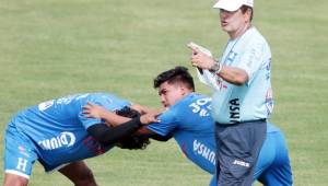 Jorge Luis Pinto, entrenador de la Selección de Honduras, lleva el equipo preparado para buscar puntos contra México el jueves. Foto Juan Salgado