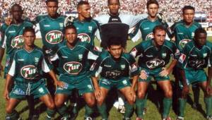 Platense se clasificó a la final en el Clausura 2001 tras remontarle al Marathón un marcador 3-1 en la ida de semifinal.