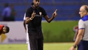 Dennis Lawrence, técnico de Trinidad y Tobago, reconoce que tres goles fueron errores puntuales de la defensa. Fotos Neptalí y Joseph Amaya