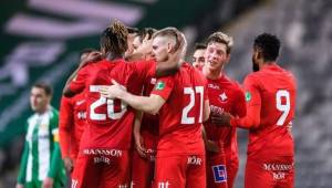 El hondureño Kevin Álvarez celebrando un gol con el Norrkoping de Suecia en un amistoso. Quiere comenzar la temporada jugando de inicio. Fotos cortesía