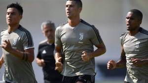 Cristiano Ronaldo en el entrenamiento de la Juventus junto a Dybala y Douglas Costa.