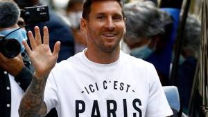 Lionel Messi ya se puso la camisa del PSG, donde usará el número 30.