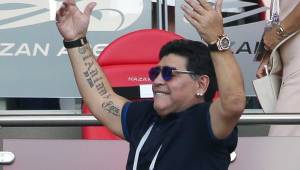 El exjugador Diego Maradona dice que no cobraría y volvería a dirigir a la selección de su país de gratis. Foto AFP