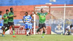 Juan Arizala fue el encargado de abrir la goleada del Atlético Pinares ante Victoria en La Ceiba.