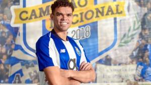 Pepe firmó por año y medio con el Oporto, club que lo dio a conocer en Europa.