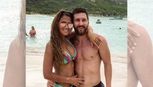 Antonella Roccuzzo y Lionel Messi disfrutando sus vacaciones en Antigua.