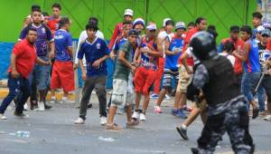 La barra del Olimpia tuvo un encontronazo con la Policía el domingo pasado en el clásico contra Motagua donde hubo siete personas heridas.