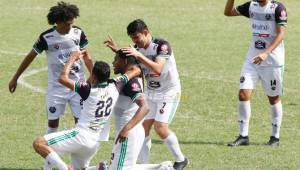 Santos FCS sigue luchando y sacó un empate de visita ante Parrillas One. Foto Neptalí Romero.