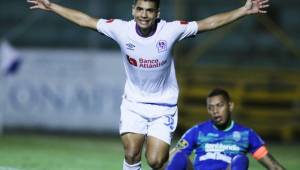 El volante Carlos Pineda celebrando uno de los goles marcados con Olimpia en el torneo que se suspendió debido al coronavirus.