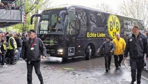 La explosión ocurrió a un lado del autobús que trasladaba al Borussia Dortmund del hotel al estadio Signal Iduna Park. Marc Bartra resultó herido.