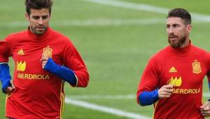 Piqué y Ramos durante un entrenamiento de la Selección de España.