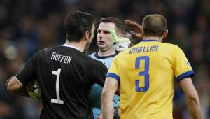 Buffon no se guardó nada; atizó contra el árbitro inglés Michael Oliver.