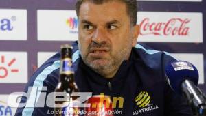 Ange Postecoglou dice que tiene a todos sus jugadores disponibles para la ida de repechaje contra Honduras este viernes en el Olímpico. Foto Delmer Martínez