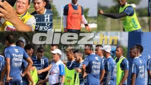 Un aficionado españolista presente, Romell Quioto de portero, el baile del famoso “Nanay”, te presentamos las fotos curiosas que dejó el entreno de Honduras en Houston previo al juego del martes ante Guayana Francesa. Foto: Ronal Aceituno