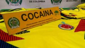 Unas 14 camisetas de la selección colombiana portaban cocaína con dirección a Holanda.