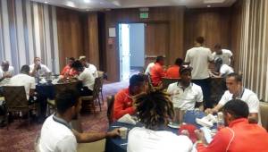 Panamá evitó a los medios y se fue directamente al hotel de concentración. Este lunes realizarán un ligero entreno y quedarán listos para enfrentar a Honduras. Foto @fepafut