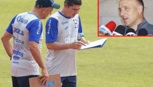 El entrenador Fabián Coito observa las indicaciones de Arnold Cruz, a quien le encargará junto a Miguel Falero la Selección Sub-23. Fotos DIEZ