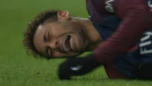 Neymar y su rostro lo dice todo. Su lesión al parecer es muy grave y es duda para el choque ante el Real Madrid.