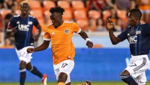 Alberth Elis tuvo en la segunda parte un mano a mano con el arquero, pero la erró. Foto @HoustonDynamo