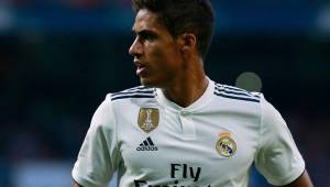 Varane enciende las alarmas en el Real Madrid con la noticia de su posible salida del club.