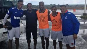 El brasileño Luciano Emilio quien vistió la camisa del Olimpia durante cinco años se encontró con sus excompañeros en Washington. Foto cortesía