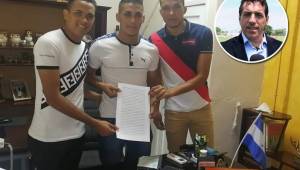Los hermanos Meléndez luego de firmar contrato de representación con la empresa Imagine Future de Álvaro Izquierdo.