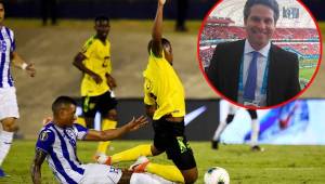 El periodista hondureño Copán Álvarez señaló a Fenafuth por la derrota de Honduras y no a los jugadores y entrenador. Fotos AFP y cortesía