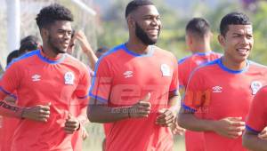 El delantero del Olimpia, Jorge Benguché, junto a sus compañeros Edwin Casildo y Axel Gómez, los tres serán titulares frente al Vida. Fotos Ronal Aceituno