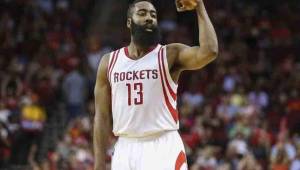 James Harden alcanzó el récord de más de 15,000 puntos con los Rockets en la NBA.