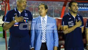 Jorge Luis Pinto, técnico de Honduras, ha recibido críticas de la afición por su relación con jugadores como Carlo Costly y Jerry Bengtson. ¿Debe seguir? Vota ya. Foto Juan Salgado