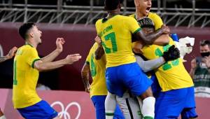 El campeón olímpico Brasil va de nuevo por la medalla de oro tras superar a México en semifinales.