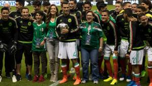 Rafa Márquez recibió un homenaje por su larga trayectoria con la camiseta de México.