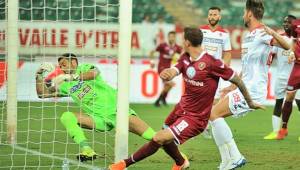 El Reggina empató en su visita al Bari pero Rigoberto Rivas no pudo debutar con los de Regio Calabria.