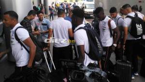 Honduras viaja Corea del Sur donde el lunes disputará amistoso con la selección local. El viaje es agotador con unas 22 horas de vuelo. Foto Ronald Aceituno