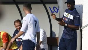 El hondureño David Suazo en pleno partido este sábado frente al Pescara. Foto cortesía