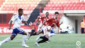 Bryan Acosta juega su segunda temporada con el Tenerife de la Seguda División de España.