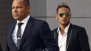 El padre de Neymar aseguró que su hijo no fichará por el Real Madrid.