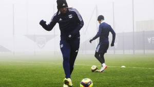 El hondureño Alberth Elis en pleno entrenamiento en el frío francés preparando el partido del fin de semana que se miden al Metz en la Ligue 1. Foto cortesía