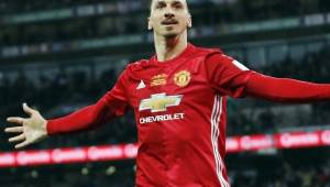 El delantero sueco Zlatan Ibrahimovic se plantea rescindir su contrato con el Manchester United ya que no tiene minutos. Fotos cortesía