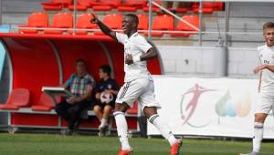 Vinícius celebrando su segundo tanto ante el Alético de Madrid B.