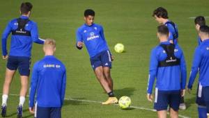 El delantero hondureño, Antony 'Choco' Lozano, se recuperó del problema físico y ya está al cien para el partido de este sábado frente al Sevilla. Foto cortesía