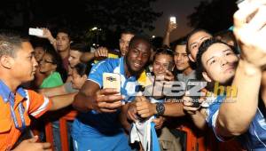 Los jugadores de Honduras sintieron el cariño de la afición en su visita a Chamelecón. Foto DIEZ