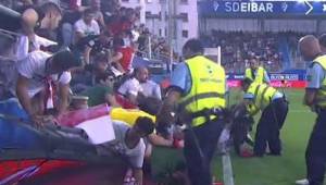 Varios aficionados del Sevilla resultaron heridos este sábado de diversa consideración en Eibar al ceder una valla en uno de los fondos del Estadio Municipal de Ipurua