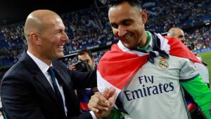 Zidane festejando con Keylor Navas la obtención del título 33 del Real Madrid.